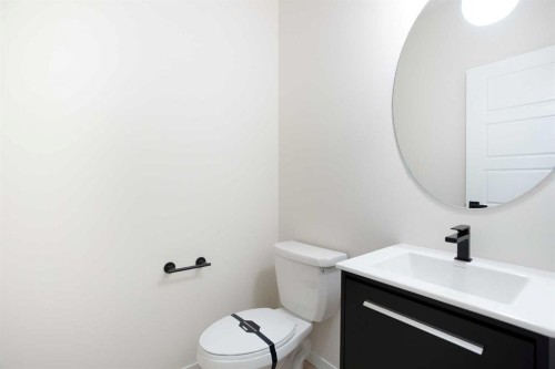 53 Creekside Passage Sw, Calgary, AB - Indoor Photo Showing Bathroom