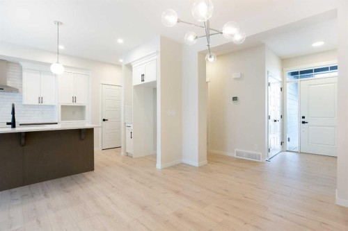 53 Creekside Passage Sw, Calgary, AB - Indoor Photo Showing Kitchen