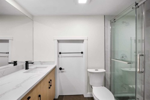 1040 Lake Ontario Drive Se, Calgary, AB - Indoor Photo Showing Bathroom