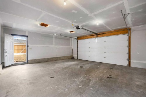 1040 Lake Ontario Drive Se, Calgary, AB - Indoor Photo Showing Garage