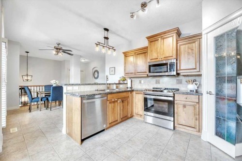 64 Discovery Woods Villas Sw, Calgary, AB - Indoor Photo Showing Kitchen