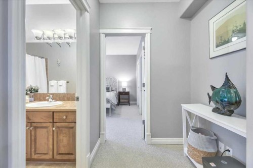 64 Discovery Woods Villas Sw, Calgary, AB - Indoor Photo Showing Bathroom