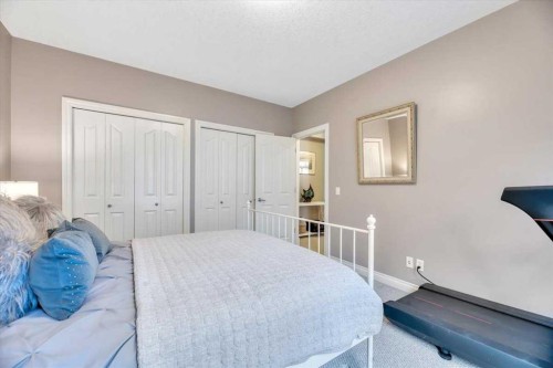 64 Discovery Woods Villas Sw, Calgary, AB - Indoor Photo Showing Bedroom