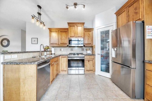 64 Discovery Woods Villas Sw, Calgary, AB - Indoor Photo Showing Kitchen