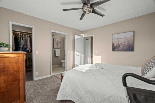 15 Beacham Rise Nw, Calgary, AB - Indoor Photo Showing Bedroom