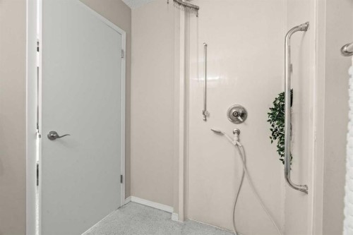 15 Beacham Rise Nw, Calgary, AB - Indoor Photo Showing Bathroom