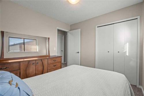 15 Beacham Rise Nw, Calgary, AB - Indoor Photo Showing Bedroom