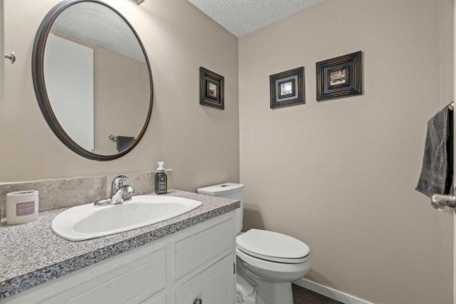 15 Beacham Rise Nw, Calgary, AB - Indoor Photo Showing Bathroom