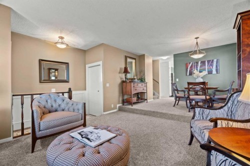 15 Beacham Rise Nw, Calgary, AB - Indoor Photo Showing Living Room