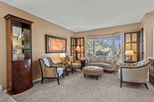 15 Beacham Rise Nw, Calgary, AB - Indoor Photo Showing Living Room