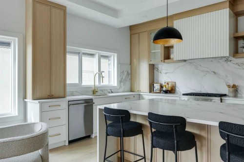 3444 Lane Crescent Sw, Calgary, AB - Indoor Photo Showing Kitchen With Upgraded Kitchen