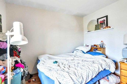 112 29 Avenue Nw, Calgary, AB - Indoor Photo Showing Bedroom