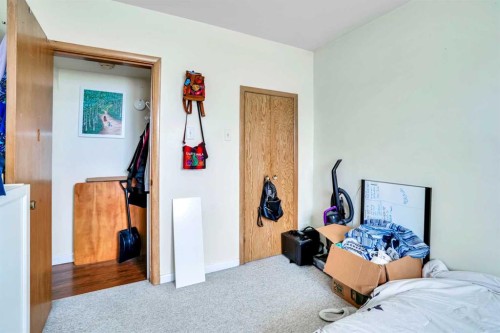 112 29 Avenue Nw, Calgary, AB - Indoor Photo Showing Bedroom