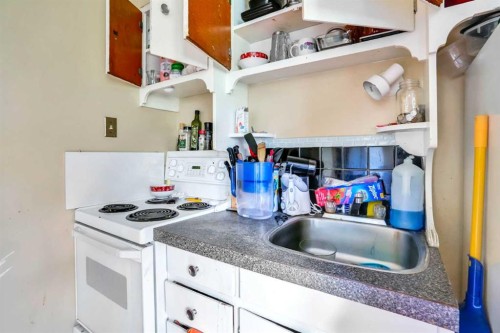 112 29 Avenue Nw, Calgary, AB - Indoor Photo Showing Kitchen