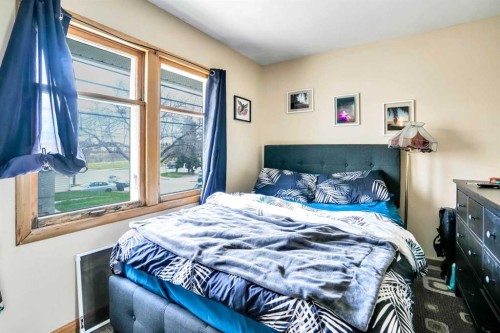 112 29 Avenue Nw, Calgary, AB - Indoor Photo Showing Bedroom