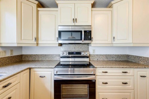 203 Edgeland Road Nw, Calgary, AB - Indoor Photo Showing Kitchen