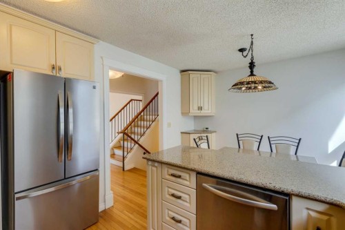 203 Edgeland Road Nw, Calgary, AB - Indoor Photo Showing Kitchen