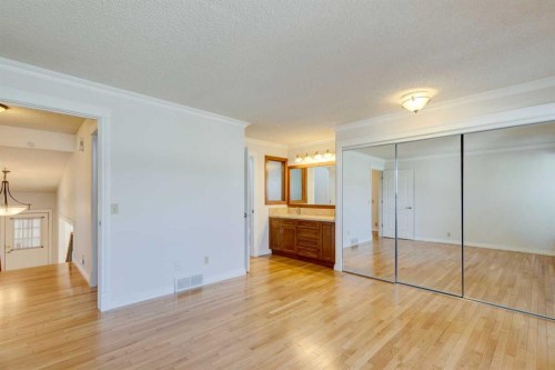 203 Edgeland Road Nw, Calgary, AB - Indoor Photo Showing Other Room