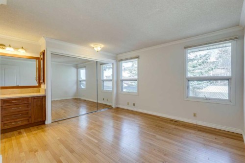 203 Edgeland Road Nw, Calgary, AB - Indoor Photo Showing Other Room