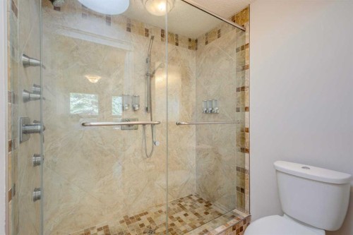 203 Edgeland Road Nw, Calgary, AB - Indoor Photo Showing Bathroom