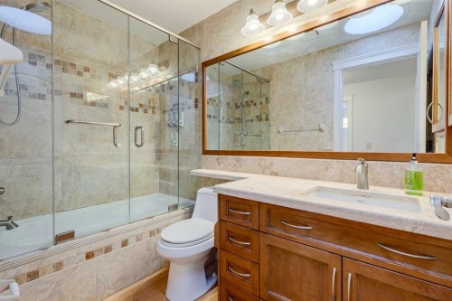 203 Edgeland Road Nw, Calgary, AB - Indoor Photo Showing Bathroom