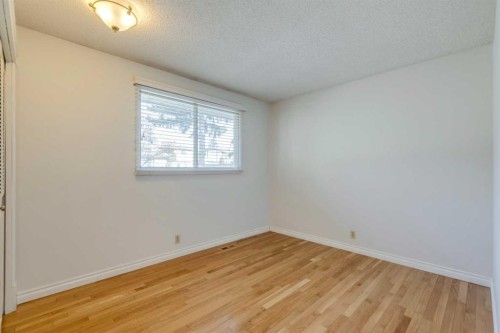 203 Edgeland Road Nw, Calgary, AB - Indoor Photo Showing Other Room