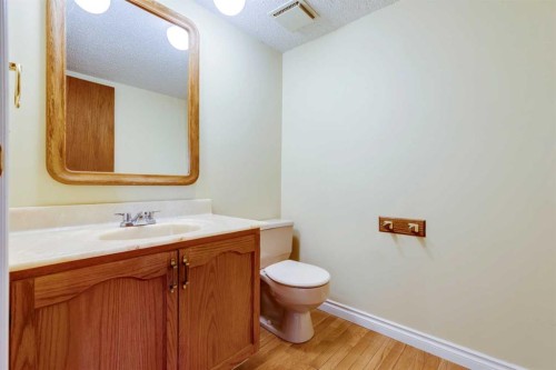 203 Edgeland Road Nw, Calgary, AB - Indoor Photo Showing Bathroom