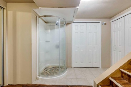 203 Edgeland Road Nw, Calgary, AB - Indoor Photo Showing Bathroom