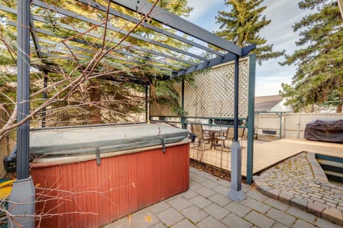 203 Edgeland Road Nw, Calgary, AB - Outdoor