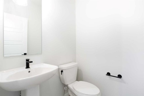 49 Creekside Passage Sw, Calgary, AB - Indoor Photo Showing Bathroom