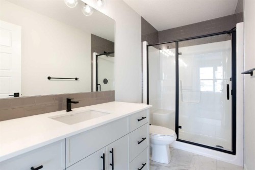 49 Creekside Passage Sw, Calgary, AB - Indoor Photo Showing Bathroom