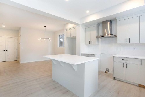 49 Creekside Passage Sw, Calgary, AB - Indoor Photo Showing Kitchen