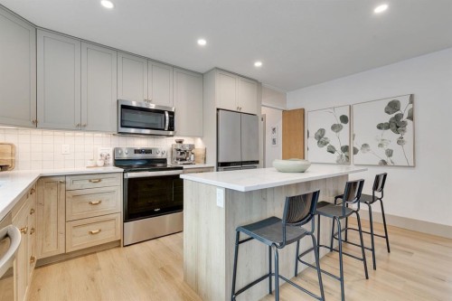 840 Archwood Road Se, Calgary, AB - Indoor Photo Showing Kitchen