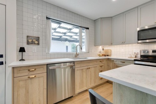 840 Archwood Road Se, Calgary, AB - Indoor Photo Showing Kitchen With Upgraded Kitchen