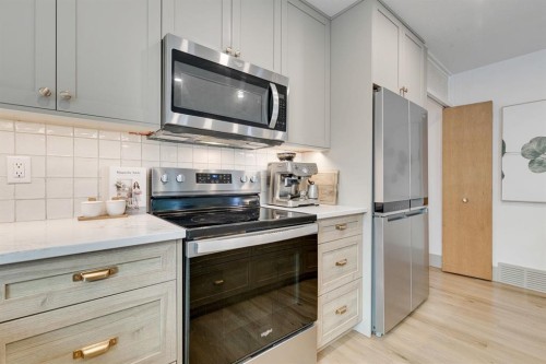 840 Archwood Road Se, Calgary, AB - Indoor Photo Showing Kitchen With Upgraded Kitchen