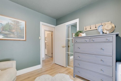 840 Archwood Road Se, Calgary, AB - Indoor Photo Showing Bedroom