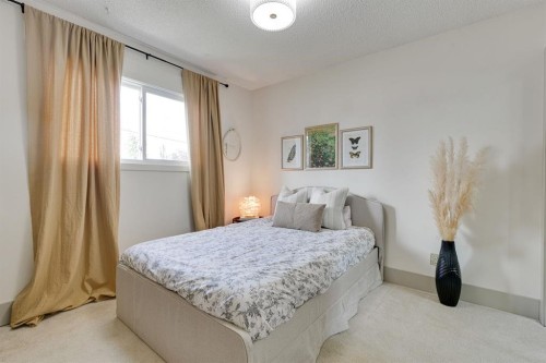 840 Archwood Road Se, Calgary, AB - Indoor Photo Showing Bedroom