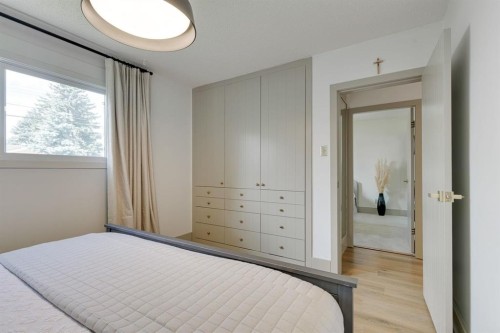 840 Archwood Road Se, Calgary, AB - Indoor Photo Showing Bedroom