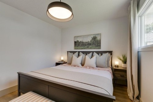 840 Archwood Road Se, Calgary, AB - Indoor Photo Showing Bedroom