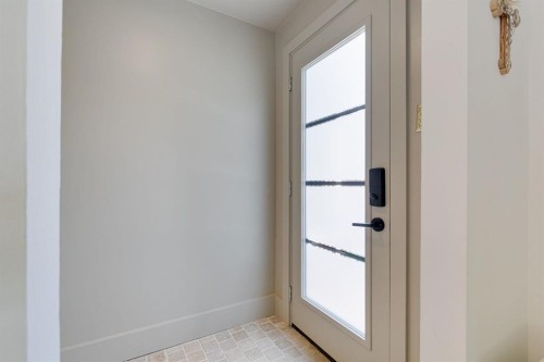 840 Archwood Road Se, Calgary, AB - Indoor Photo Showing Other Room