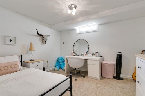 840 Archwood Road Se, Calgary, AB - Indoor Photo Showing Bedroom