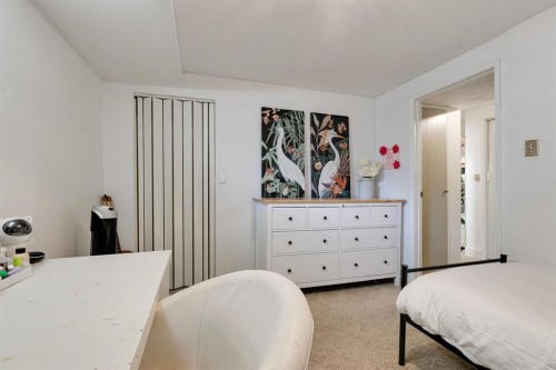 840 Archwood Road Se, Calgary, AB - Indoor Photo Showing Bedroom