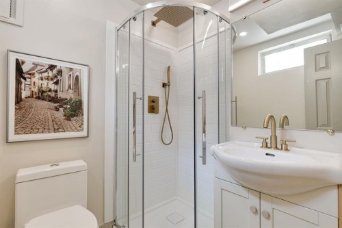 840 Archwood Road Se, Calgary, AB - Indoor Photo Showing Bathroom