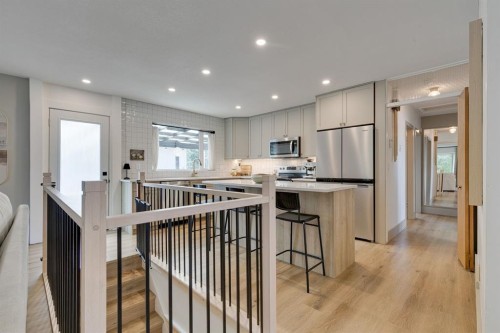 840 Archwood Road Se, Calgary, AB - Indoor Photo Showing Kitchen With Upgraded Kitchen