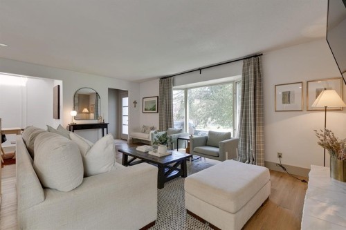 840 Archwood Road Se, Calgary, AB - Indoor Photo Showing Living Room