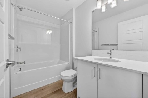107-1750 Rangeview Drive Se, Calgary, AB - Indoor Photo Showing Bathroom