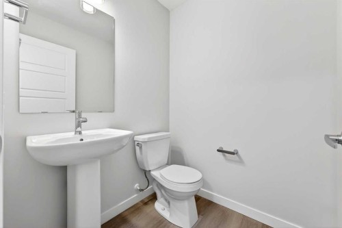 412-1750 Rangeview Drive Se, Calgary, AB - Indoor Photo Showing Bathroom