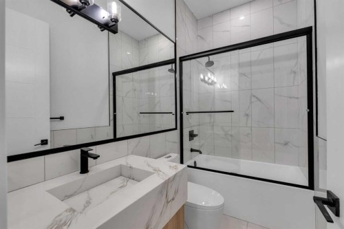 223 Kinniburgh Loop, Chestermere, AB - Indoor Photo Showing Bathroom