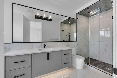 223 Kinniburgh Loop, Chestermere, AB - Indoor Photo Showing Bathroom