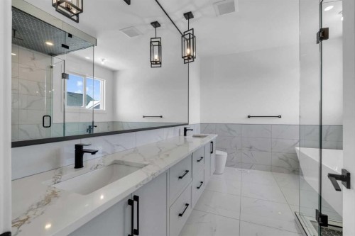 223 Kinniburgh Loop, Chestermere, AB - Indoor Photo Showing Bathroom